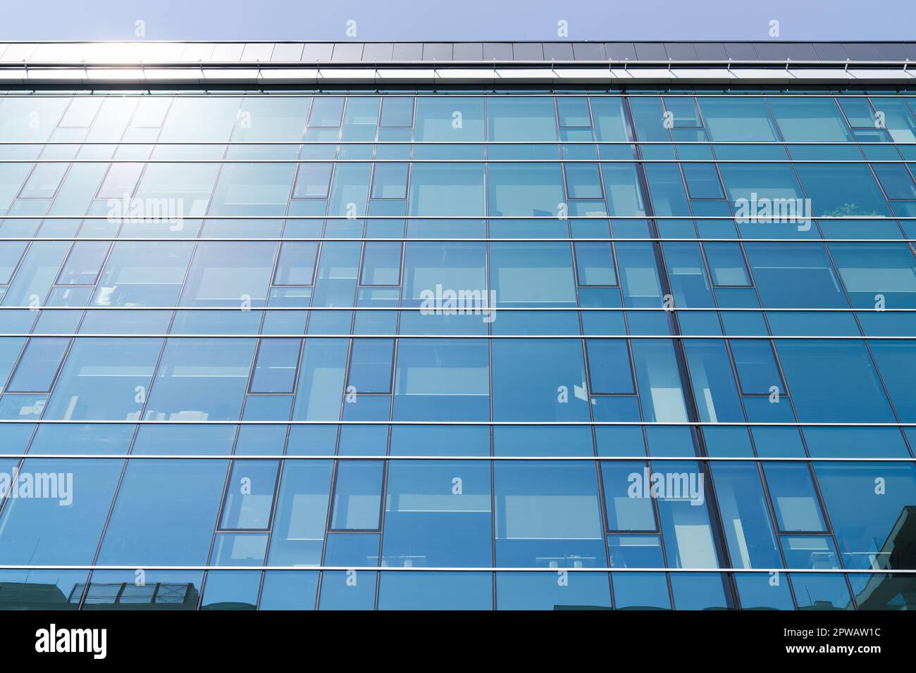 Modernes Büroglasgebäude. Business Center. Hochwertiges Foto Stockfoto