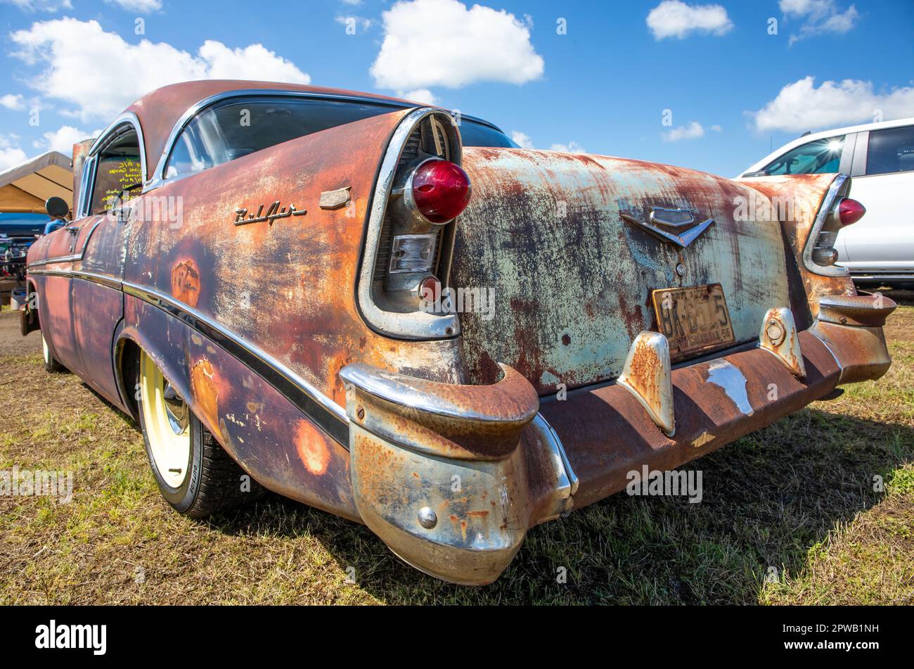 Ein unrestauriertes, rostiges Chevrolet Bel Air Automobil aus dem Jahr 1956 auf einer Oldtimer-Ausstellung. Stockfoto