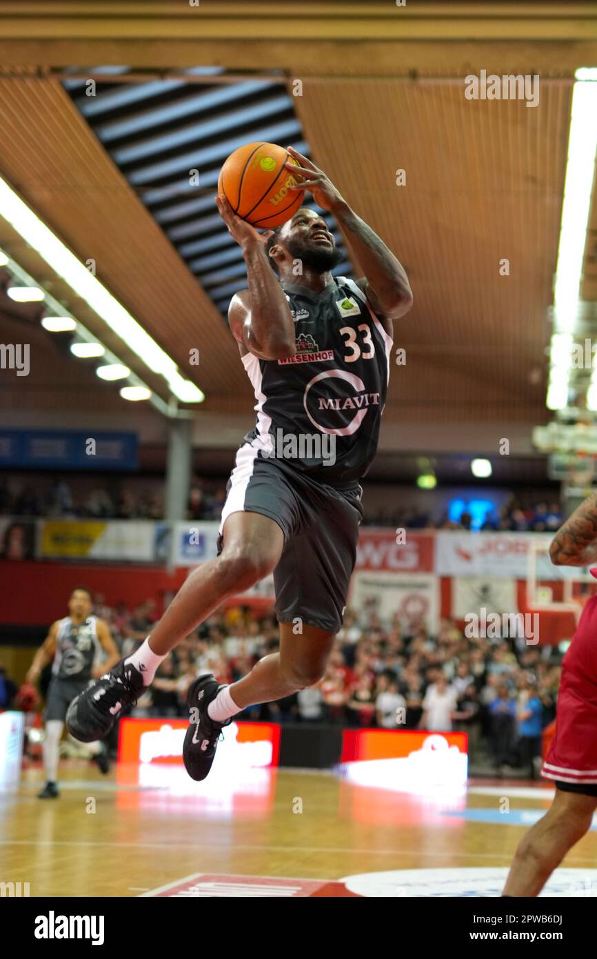 Giessen, Deutschland. 29. April 2023. Giessen, Deutschland, April 29. 2023: Nazihar Deonte Bohannon ( 33 Vechta ) während des BARMER 2. Basketball-Bundesliga ProA-Spiel zwischen JobStairs Giessen 46ers und Rasta Vechta an der Sporthalle Giessen-Ost in Giessen. (Julia Kneissl/SPP) Kredit: SPP Sport Press Photo. Alamy Live News Stockfoto