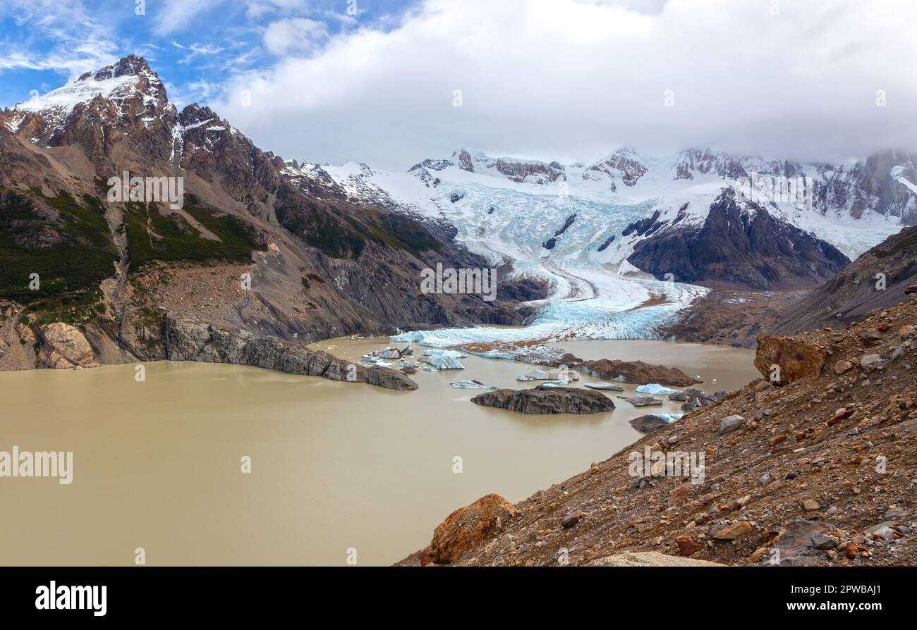 Maestri Overlook Observation Point Aussichtspunkt Aussichtspunkt Malerische Laguna Torre, Gletscher Grande Patagonia Gebirgslandschaft. Los Glaciares Nationalpark Wanderung El Chalten Stockfoto