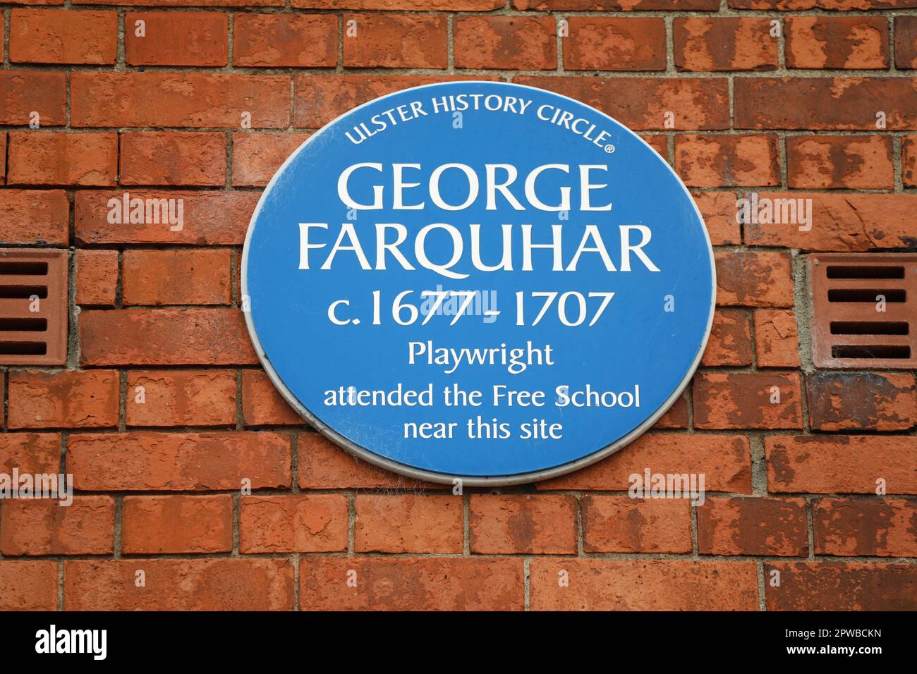 George Farquhar blaue Plakette auf dem ersten Gebäude der Derry National Schools Stockfoto