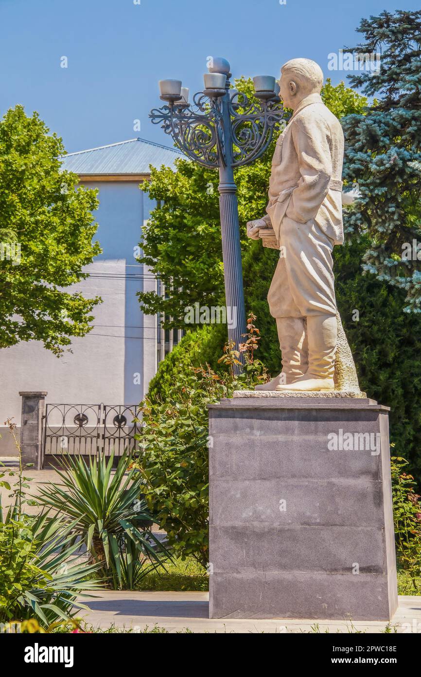 2019_07_20 Gori Georgia - Seitenansicht der Stalin-Statue in seinem Heimatmuseum in Gori Georgia - Selektive Fokussierung Stockfoto