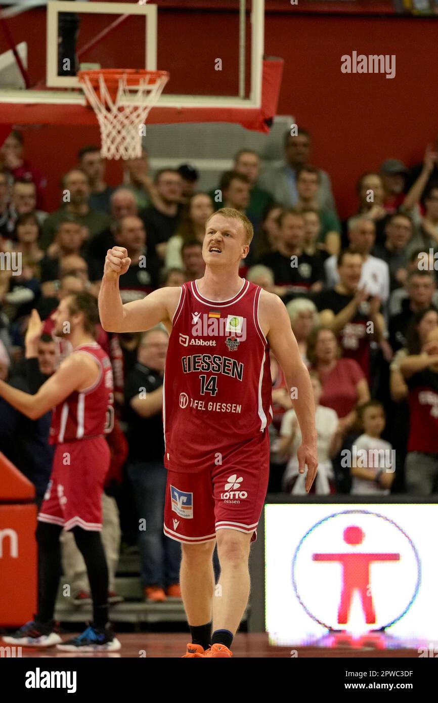 Giessen, Deutschland. 29. April 2023. Giessen, Deutschland, April 29. 2023: Luis Elias Figge ( 14 Giessen ) während des BARMER 2. Basketball-Bundesliga ProA-Spiel zwischen JobStairs Giessen 46ers und Rasta Vechta an der Sporthalle Giessen-Ost in Giessen. (Julia Kneissl/SPP) Kredit: SPP Sport Press Photo. Alamy Live News Stockfoto