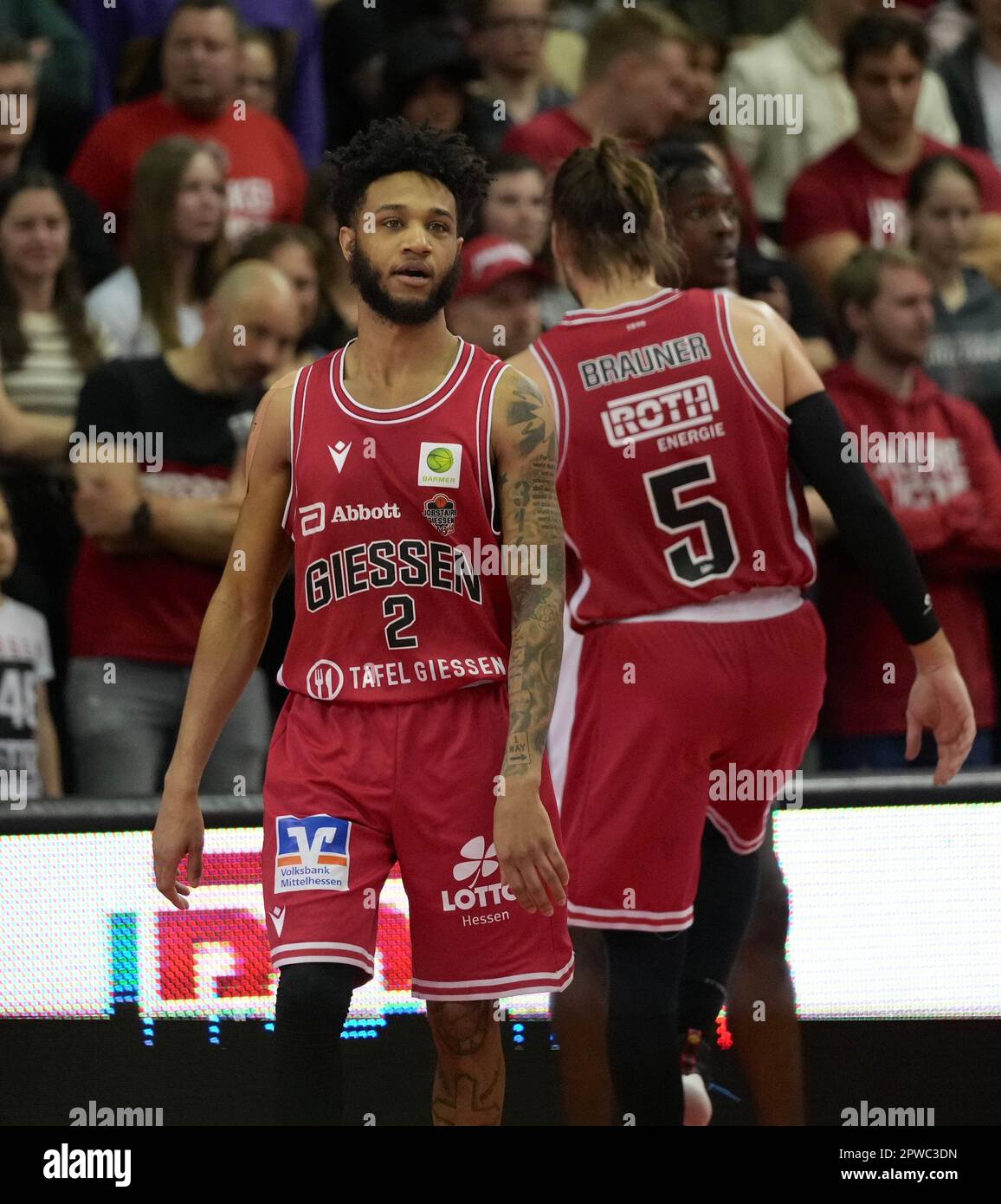 Giessen, Deutschland. 29. April 2023. Giessen, Deutschland, April 29. 2023: Jordan Livingston Barnes ( 2 Giessen ) während des BARMER 2. Basketball-Bundesliga ProA-Spiel zwischen JobStairs Giessen 46ers und Rasta Vechta an der Sporthalle Giessen-Ost in Giessen. (Julia Kneissl/SPP) Kredit: SPP Sport Press Photo. Alamy Live News Stockfoto