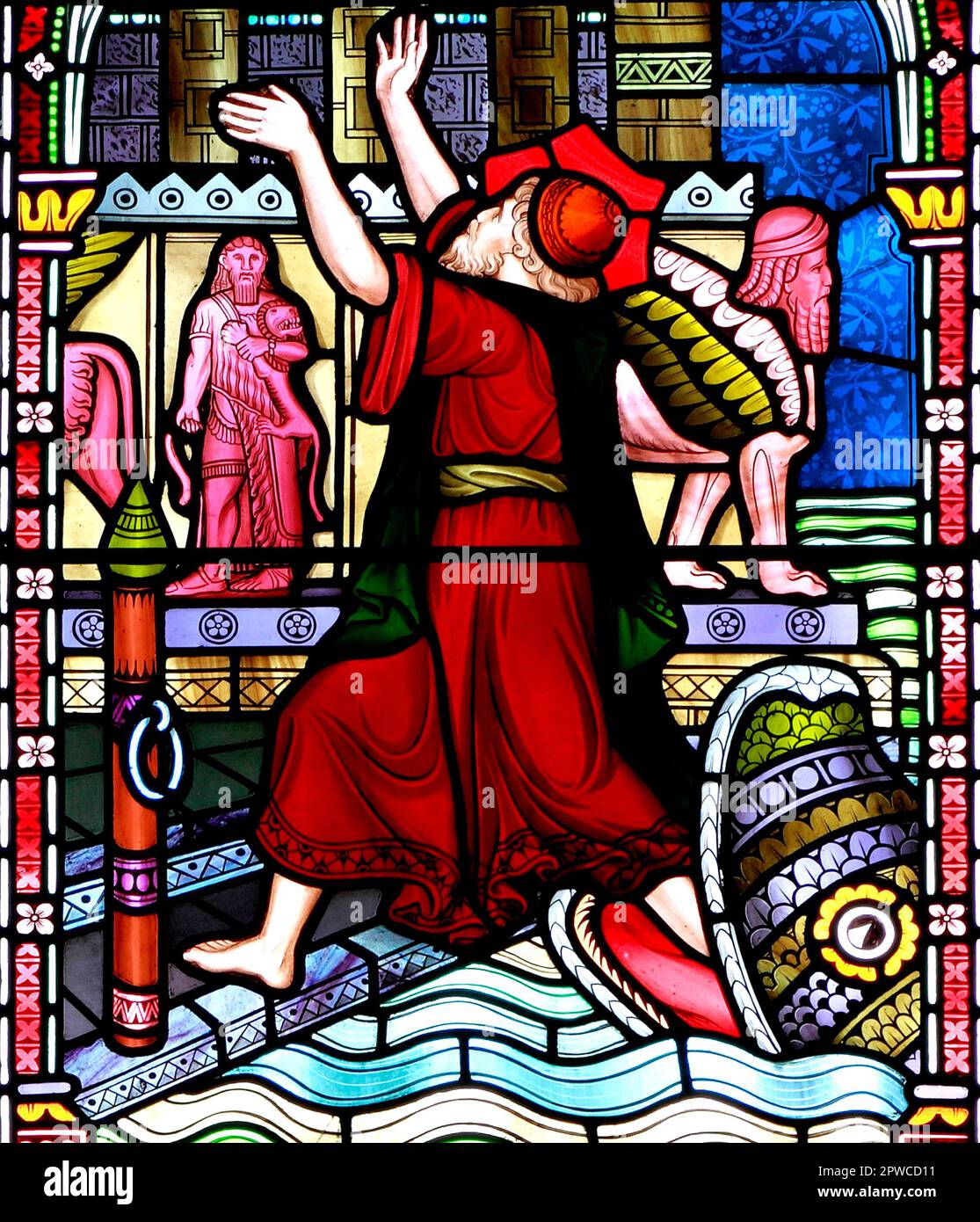 Jonah, erbrochen von riesigen Fischen, oder Wal an Land, Old Hunstanton, Detail mit Buntglasfenster, von Frederick Preedy, 1867, Norfolk, England Stockfoto