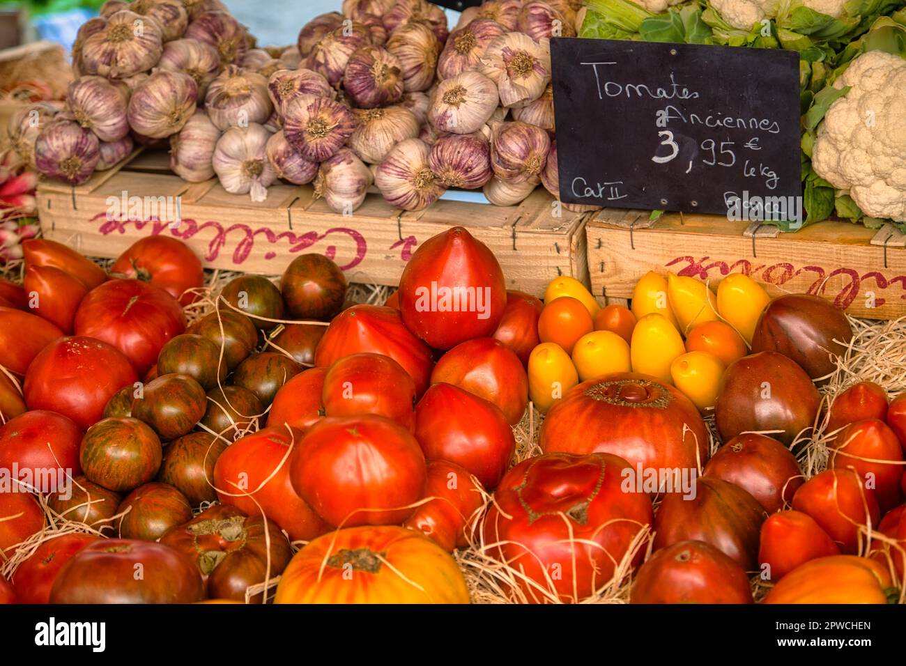 Alte Tomatensorten auf einem Markt in der Provence, Frankreich Stockfoto