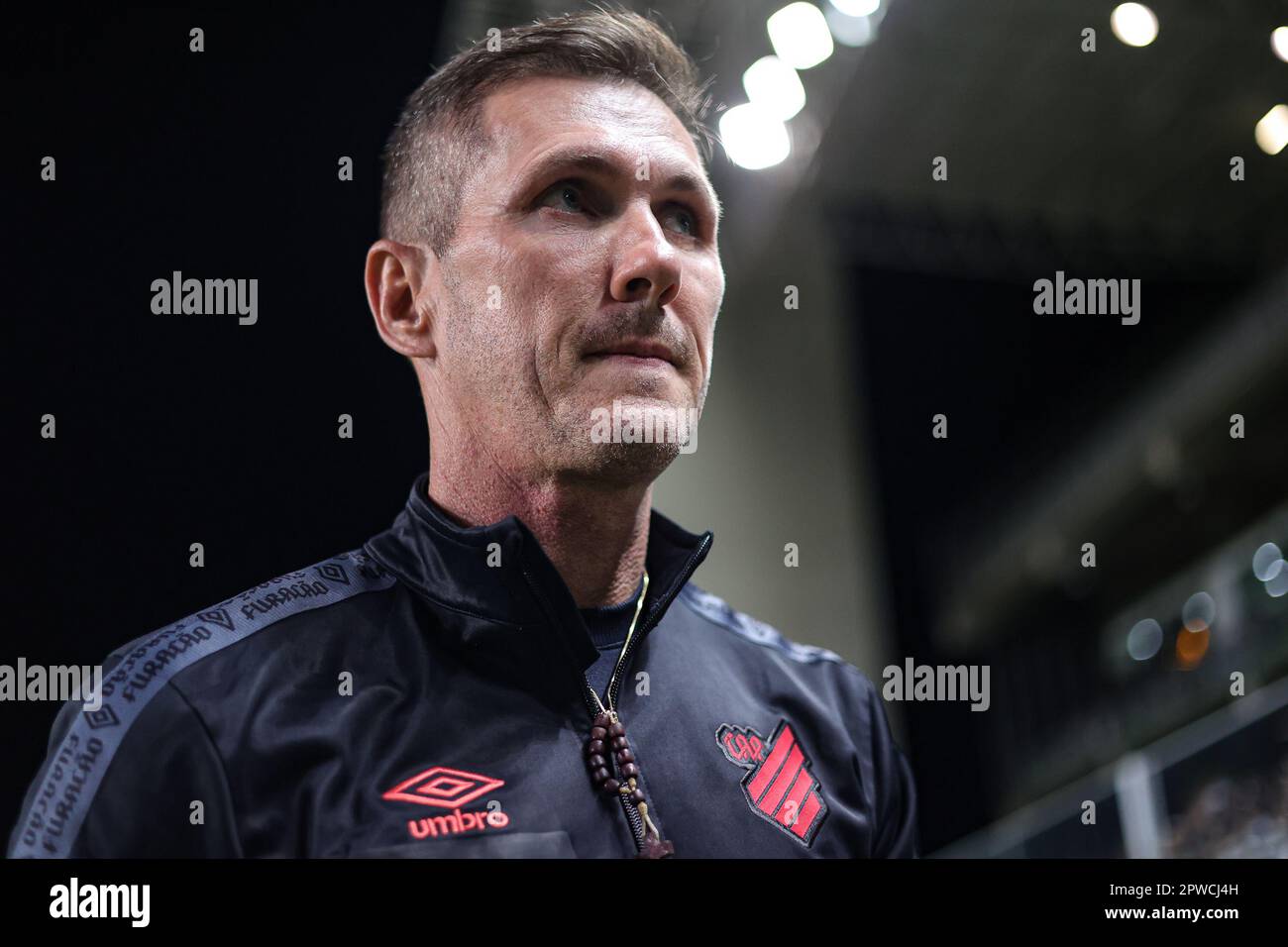 Belo Horizonte, Brasilien. 29. April 2023. MG - BELO HORIZONTE - 04/29/2023 - BRASILEIRO A 2023, ATLETICO-MG X ATHLETICO-PR - Paulo Turra Trainer von Athletico-PR während eines Spiels gegen Atletico-MG im Independencia Stadion für DIE BRASILIANISCHE A 2023 Meisterschaft. Foto: Gilson Junio /AGIF/Sipa USA Kredit: SIPA US/Alamy Live News Stockfoto