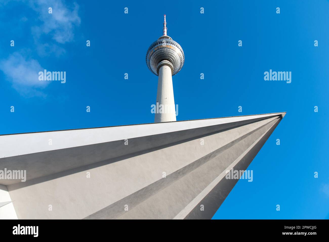 Detail des berühmten Fernsehturms am Alexanderplatz in Berlin Stockfoto