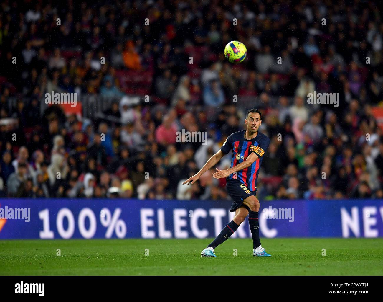 Barcelona, Esp. 29. April 2023. FC BARCELONA gegen REAL BETIS 29. April 2023 Sergio Busquets (5) des FC Barcelona während des Spiels zwischen FC Barcelona und Real Betis, entsprechend dem zweiunddreißigsten Tag von La Liga Santander im Spotify Camp Nou in Barcelona, Spanien. Kredit: Rosdemora/Alamy Live News Stockfoto