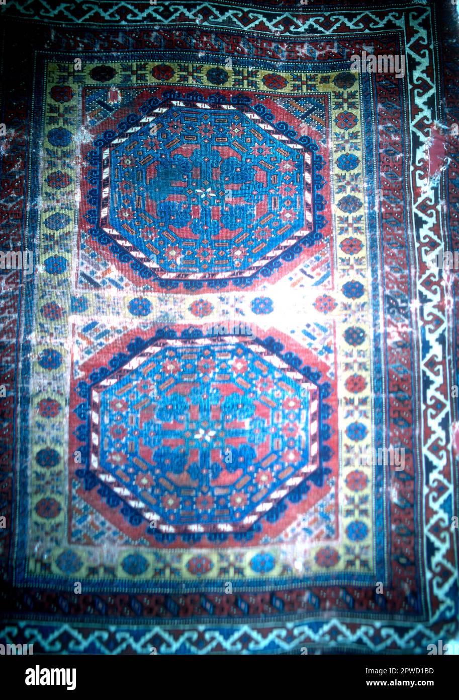 Handgewebter osmanischer Teppich aus dem 16. Jahrhundert, Turkiye. Stockfoto