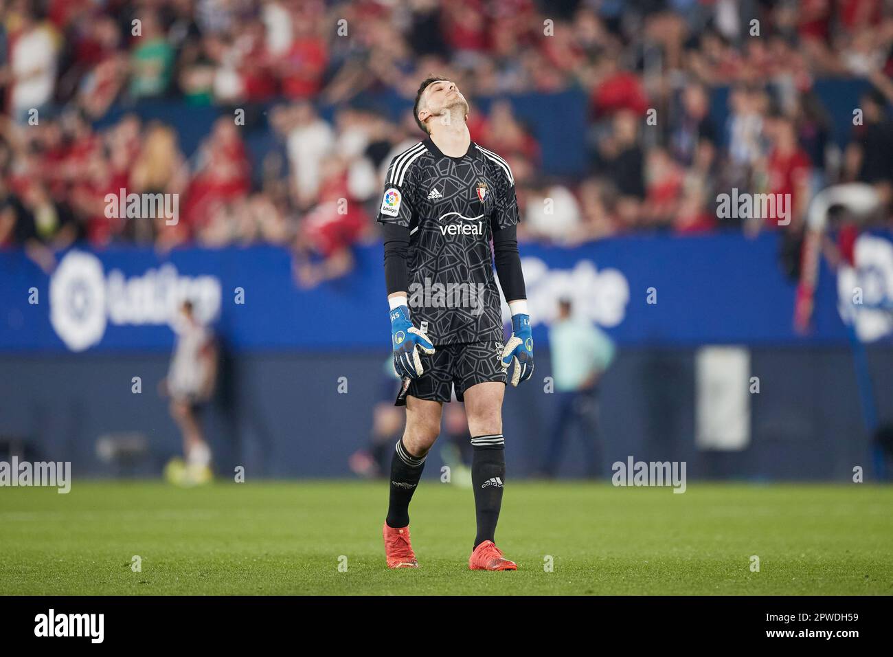 Sergio Herrera von CA Osasuna reagiert während des Fußballspiels der spanischen Meisterschaft La Liga zwischen CA Osasuna und Real Sociedad am 28. April 2023 im El Sadar in Pamplona, Spanien - Foto: Ricardo Larreina/DPPI/LiveMedia Stockfoto