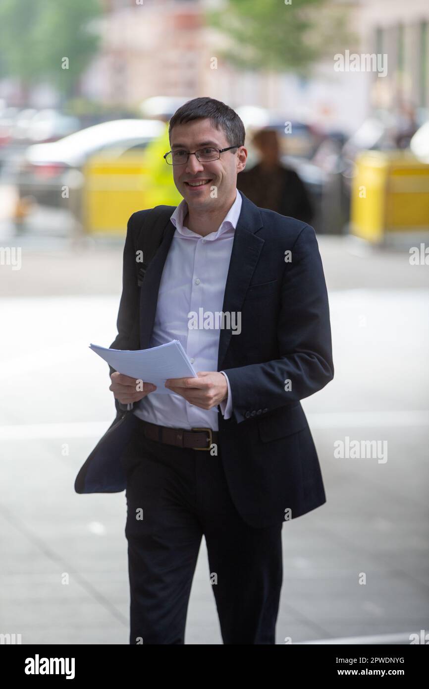 London, England, Großbritannien. 30. April 2023. Green Party Co-Leader ADRIAN RAMSAY wird vor BBC gesehen, während sie am Sonntag mit der Laura Kuenssberg Show auftaucht. (Kreditbild: © Tayfun Salci/ZUMA Press Wire) NUR REDAKTIONELLE VERWENDUNG! Nicht für den kommerziellen GEBRAUCH! Kredit: ZUMA Press, Inc./Alamy Live News Stockfoto