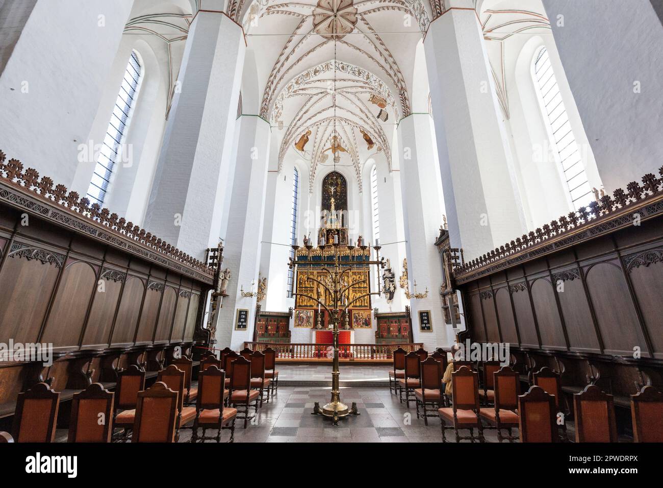 Im Inneren der Aarhus-Kathedrale, Domkirke, gotische Kathedrale aus dem 12. Jahrhundert, die dem Heiligen Clément im Store Torv (Hauptplatz) gewidmet ist. Aarhus Dänemark. Stockfoto
