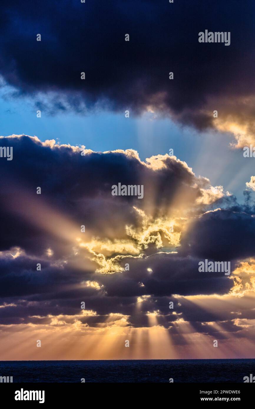 Niederlande, Westkapelle, Nordsee, Wolken. Stockfoto