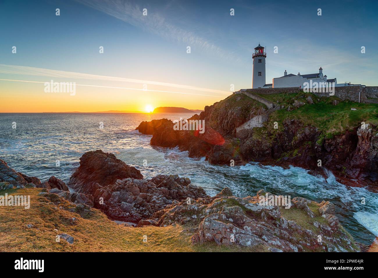 Sonnenaufgang am Fanad Head Lighthouse in Donegal, Irland Stockfoto