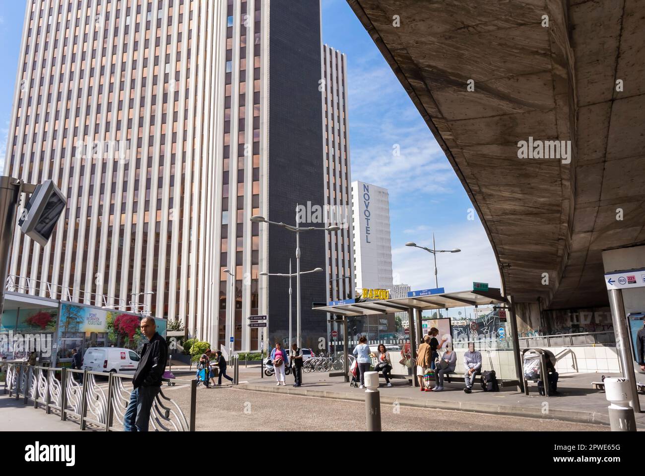 Bagnolet, Frankreich, Moderne Architektur, Bürogebäude, Straßenszene in Pariser Vororten, Busdepot, Peripherique Overpass Stockfoto