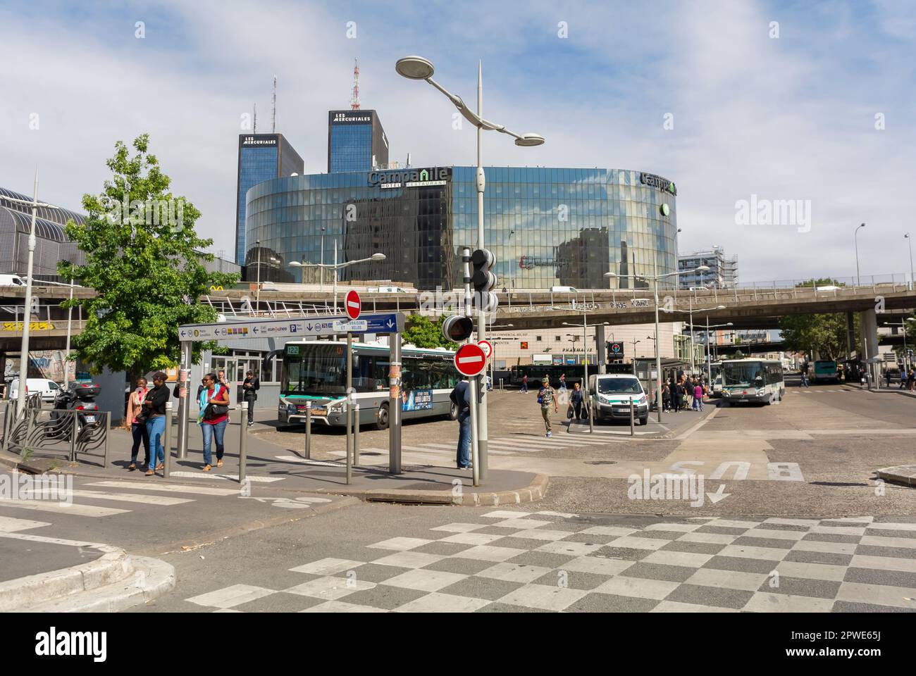 Bagnolet, Frankreich, Öffentlicher Verkehr, Busdepot, Straßenszene, Bürogebäude in den Vororten von Paris Stockfoto