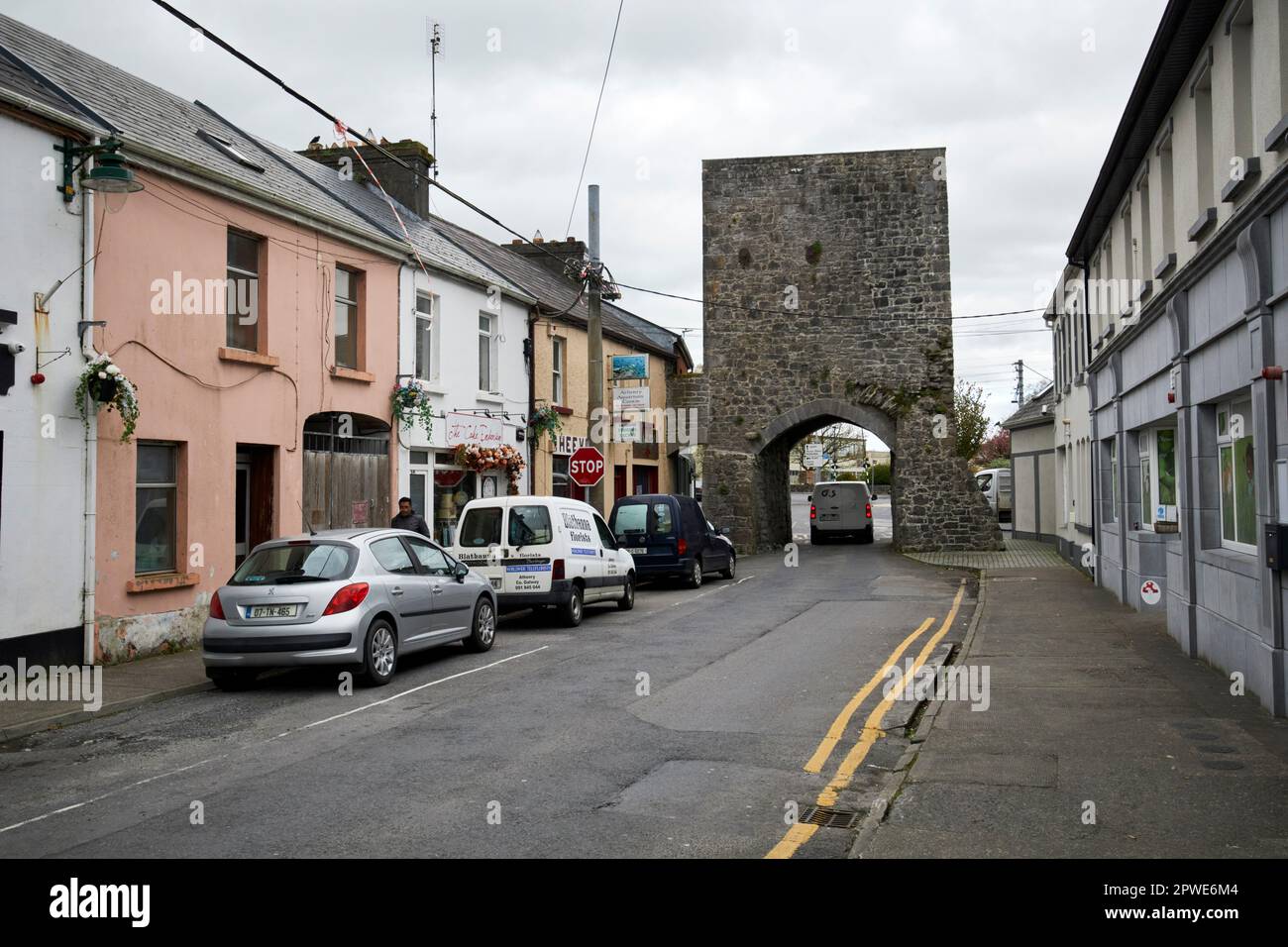 Der Arch North Gate northgate Street Teil der mittelalterlichen Mauer von athenry County galway republik irland Stockfoto