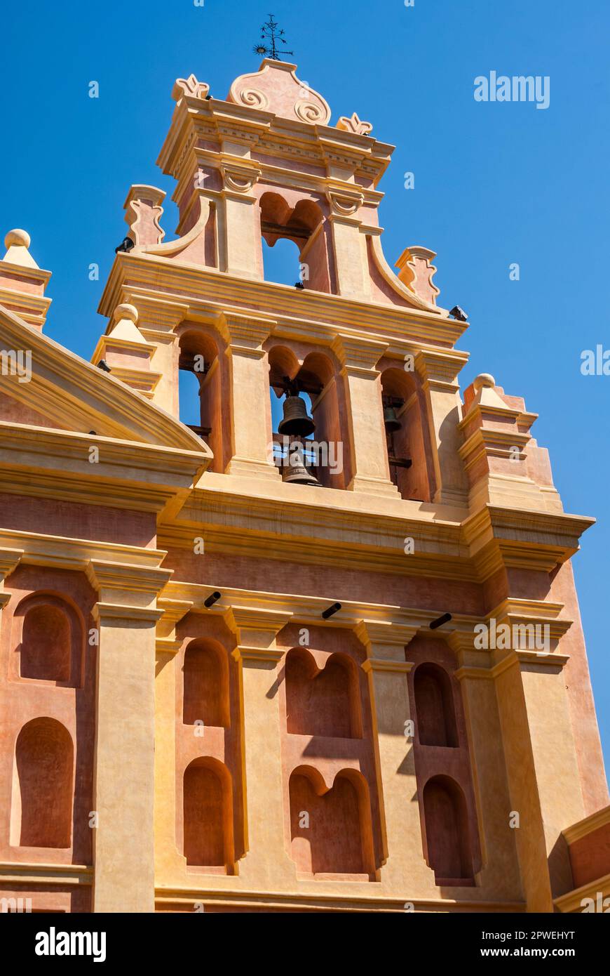 Außenansicht der Kirche Santa Teresa und des Klosters San José in Cordoba, Argentinien, Südamerika Stockfoto