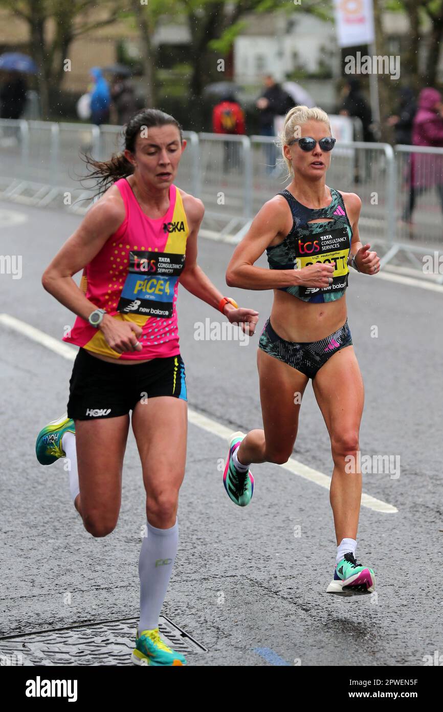 London, Großbritannien. 23. April 2023. Dominique SCOTT und Pace Runner, TCS London Marathon, The Highway, London Stockfoto