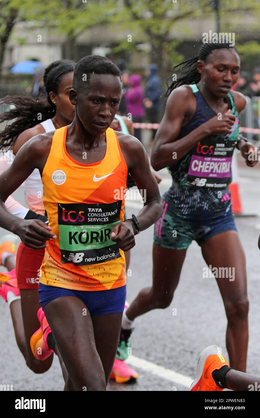 London, Großbritannien. 23. April 2023. Judith Jeptum KORIR, TCS London Marathon, der Highway, London Stockfoto