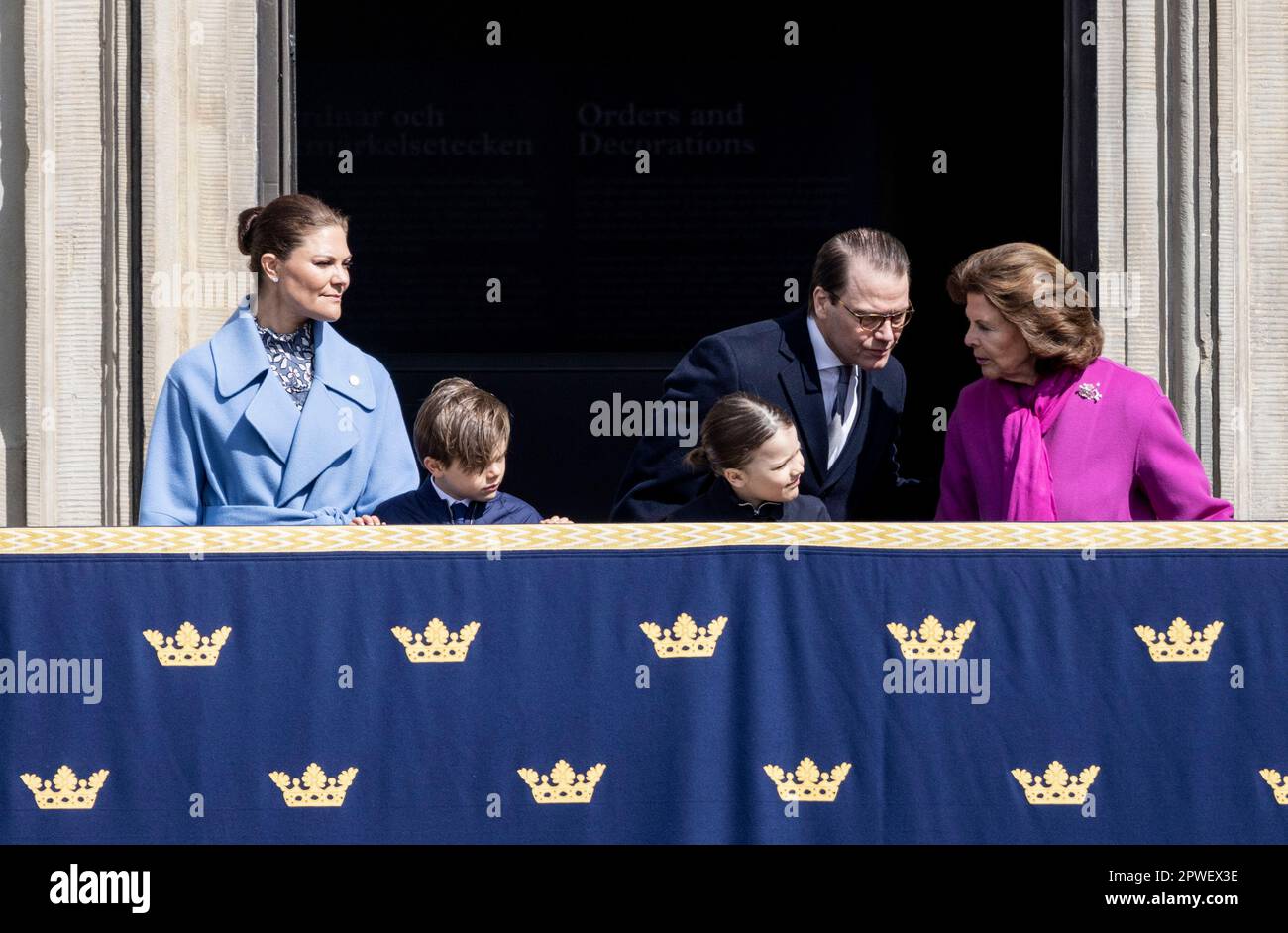 Stockholm, Schweden. 30. April 2023. STOCKHOLM 20230430 Kronprinzessin Victoria, Prinz Oscar, Prinz Daniel, Prinz Alexander und Königin Silvia auf dem Balkon zur Feier des Geburtstages von König Carl Gustaf am Sonntag im Stockholmer Palast. Foto: Christine Olsson/TT/Code 10430 Kredit: TT News Agency/Alamy Live News Stockfoto