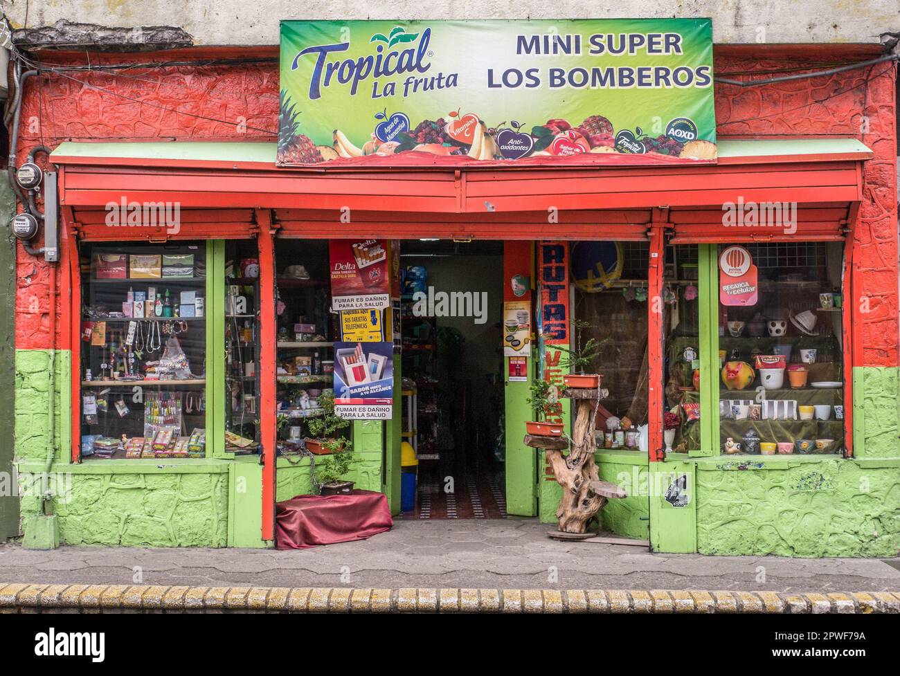 Farbenfrohes kleines Geschäft in San José, Costa Rica. Stockfoto