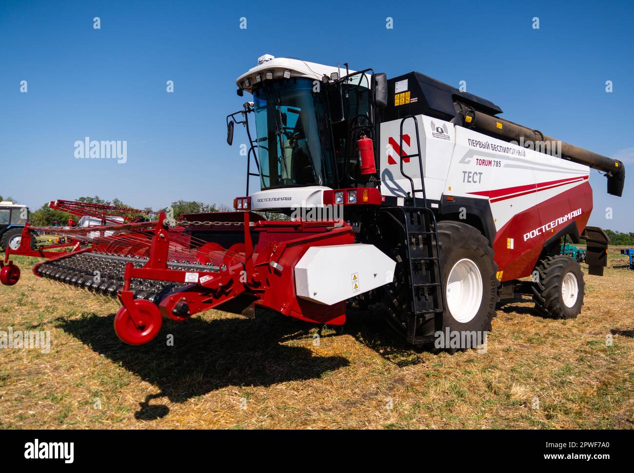 Rostow-on-Don, Russland - August 2020: Erster unbemannter autonomer Mähdrescher „Rostselmash Torum 785“ Stockfoto