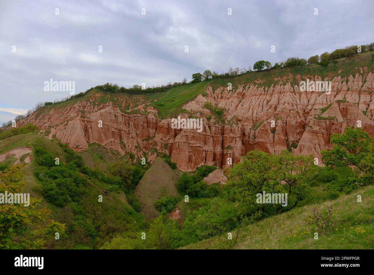 Red Ravine in Sebes Alba wurde an Regentagen aus verschiedenen Blickwinkeln gefangen Stockfoto