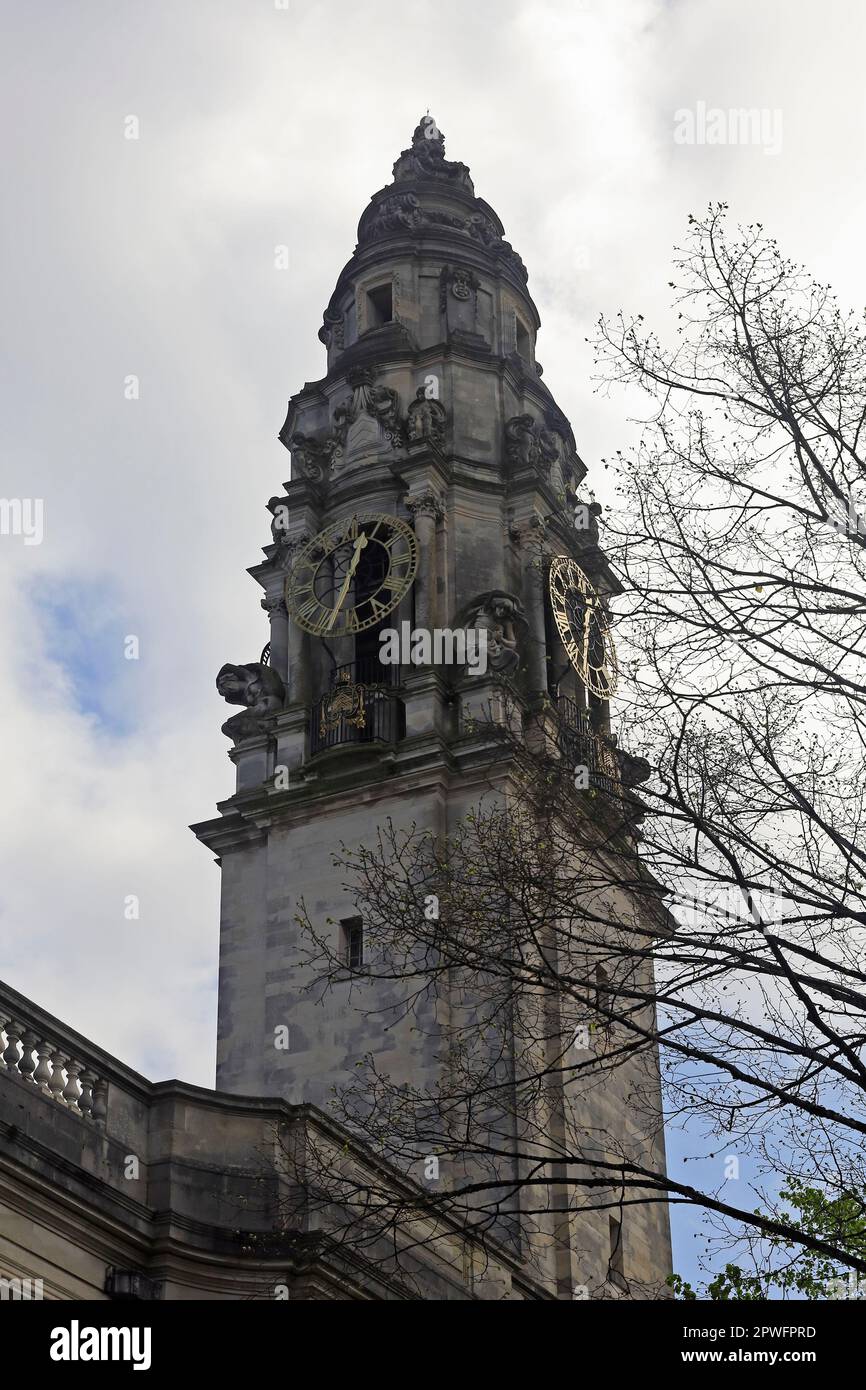 Der Uhrenturm Des Rathauses Von Cardiff. April 2023. Zyl Stockfoto