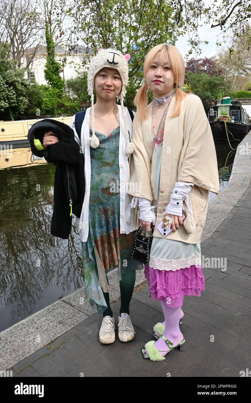 Warwick Avenue, London, Großbritannien. 30. April 2023. Schmalboote, Lastkähne und Kanalboote nehmen dieses Jahr am 40. Jahrestag der IWA Canalway Cavalcade Teil und feiern das nautische Leben auf den Wasserstraßen in Little Venice, London, Großbritannien. Kredit: Siehe Li/Picture Capital/Alamy Live News Stockfoto