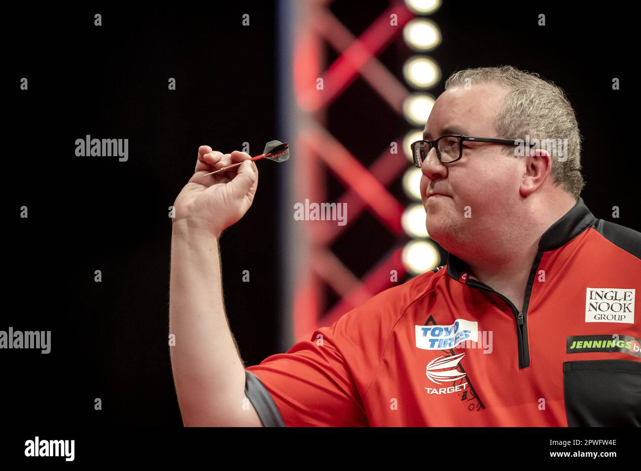 LEEUWARDEN - Stephen Bunting (eng) während des Viertelfinals der Dutch Darts Championship 2023 im WTC Leeuwarden. Dieses Darts-Turnier ist die sechste europäische Tour, die von der Professional Darts Corporation (PDC) organisiert wird. AP-SCHLEIFGERÄT KING Stockfoto