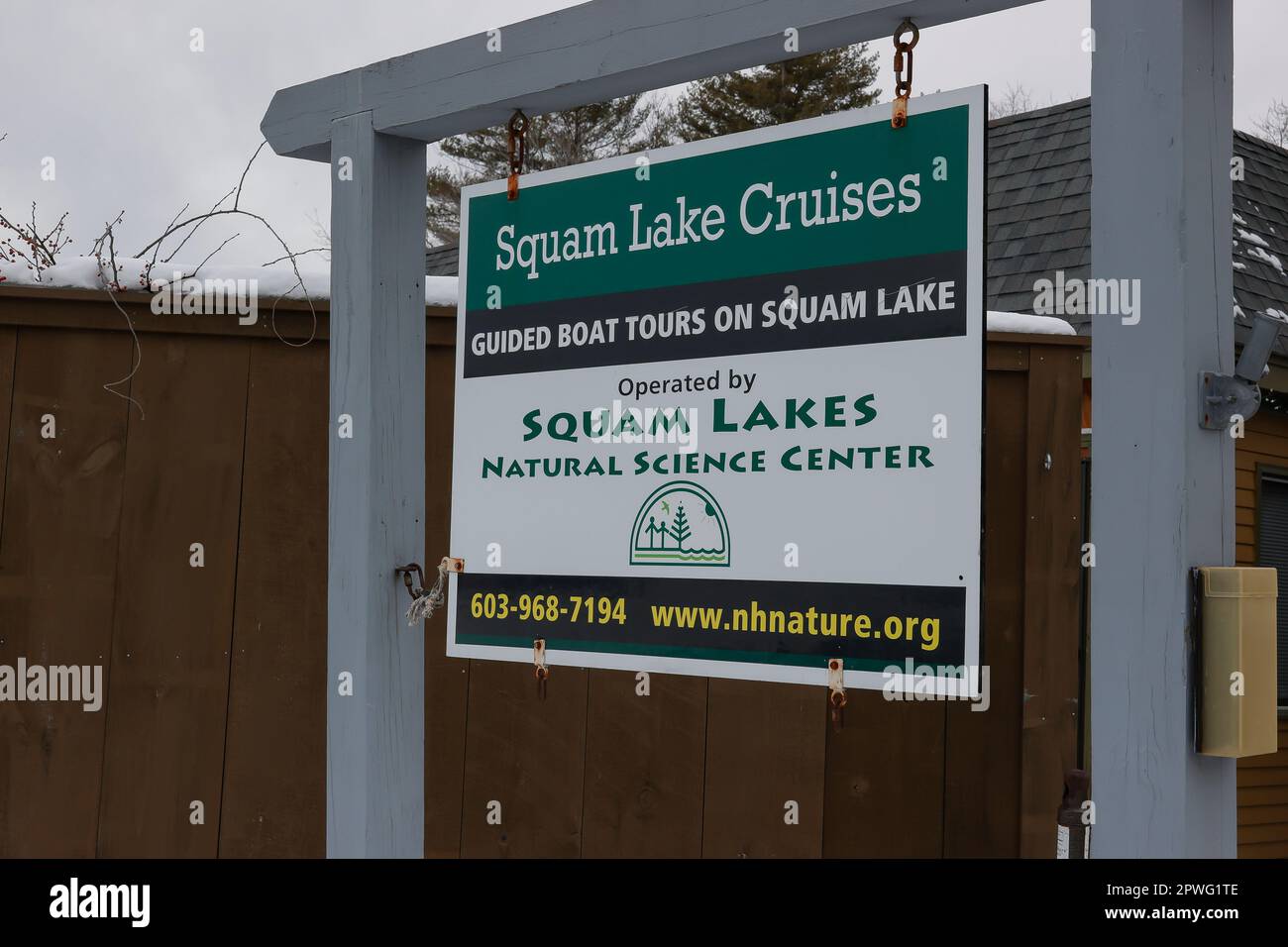 Viele geführte Bootsfahrten in der Squam Lake Region. Nördlich der Seenregion. An diesem Ort wurde der Film „on Golden Pond“ gedreht. Wunderschöne Gegend. Stockfoto