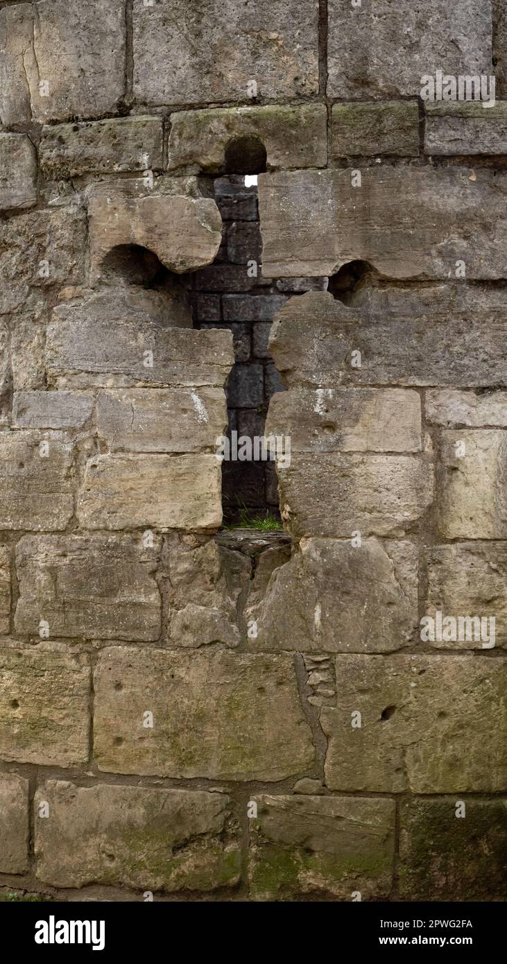 Alte strukturierte Mauer eines alten Bauwerks Teil der Festung in York England Stockfoto