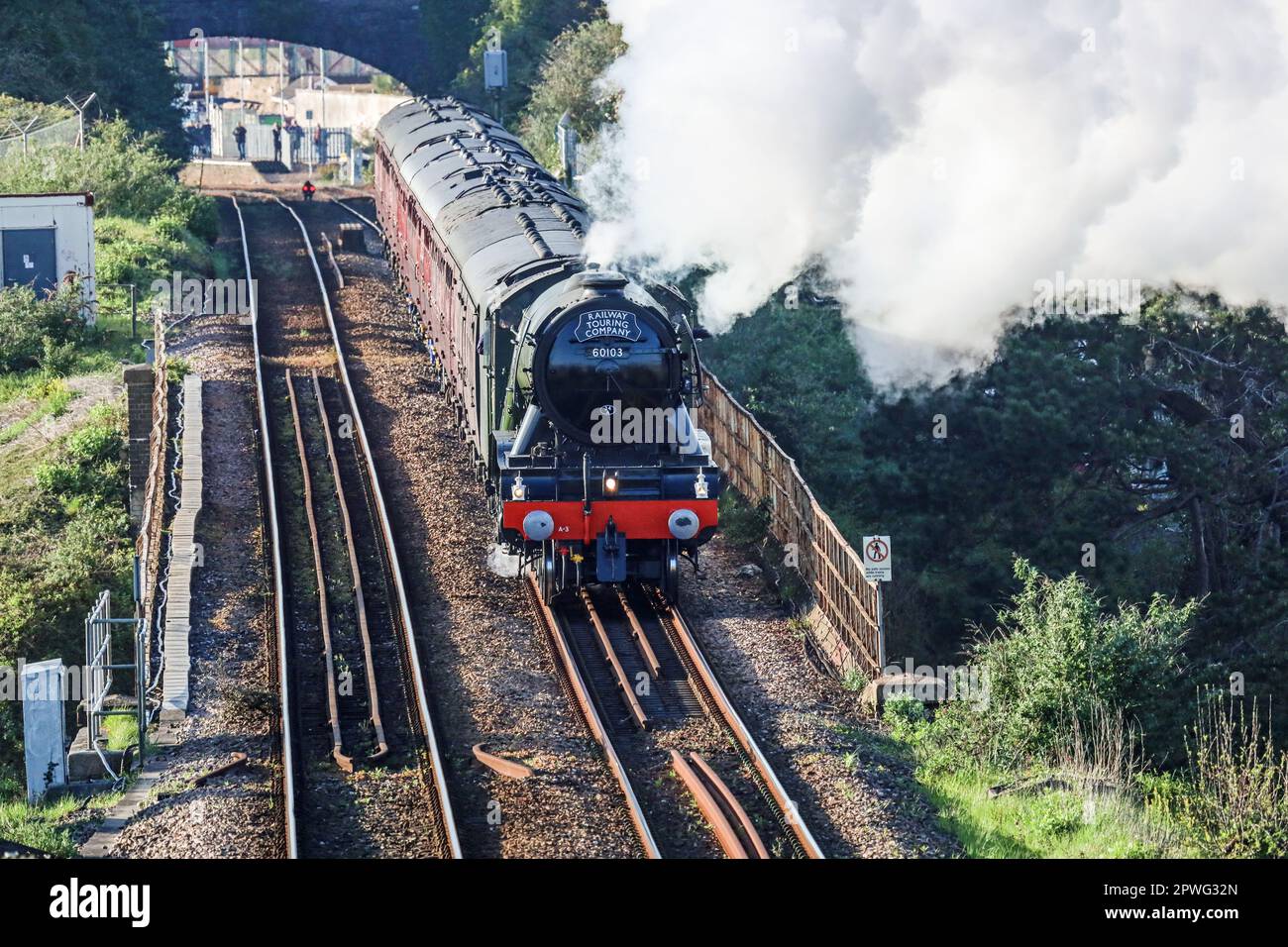 The Flying Scotsman auf seiner Ehrenreise durch Großbritannien auf dem St. Levan Viadukt in Plymouth. Es wurde als die berühmteste Dampflokomo der Welt beschrieben Stockfoto