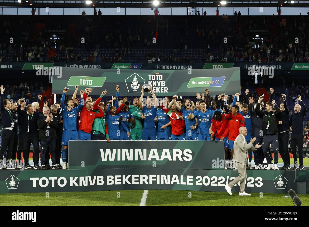 ROTTERDAM - PSV Eindhoven Torhüter Walter Benitez, Jordan Teze PSV Eindhoven, Armando Obispo PSV Eindhoven, Andre Ramalho PSV Eindhoven, Ibrahim Sangare PSV Eindhoven, Xavi Simons PSV Eindhoven, Luuk de Jong Eindhoven, PSV Eindhoven Eindhoven, PSV Eindhoven Eindhoven, PSV Eindhoven, PSV Eindhoven Eindhoven, PSV Eindhoven Eindhoven, PSV Eindhoven, PSV Eindho Erick Gutierrez von PSV Eindhoven, PSV Eindhoven Keeper Joel Drommel, Mauro Junior von PSV Eindhoven, Olivier Boscagli von PSV Eindhoven, Guus Til von PSV Eindhoven, Anwar El Ghazi von PSV Eindhoven, Jarrad Branthwaite von PSV Eindhoven Eindhoven, PSV Eindhoven Eindhoven Eindhoven, PSV Eindhoven Eindhoven Eindhoven, PSV Eindhoven Eindhoven Eindhoven Eindhoven Eindhoven Ein Stockfoto