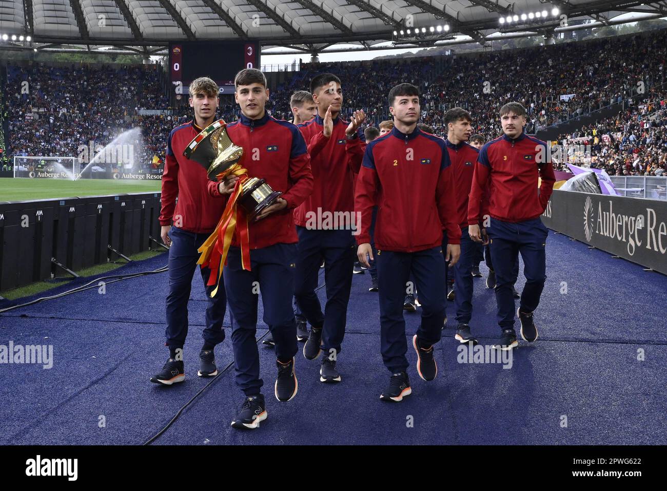 Faticanti von AS Roma U19 zeigt den Coppa Italia, den Roma U19
