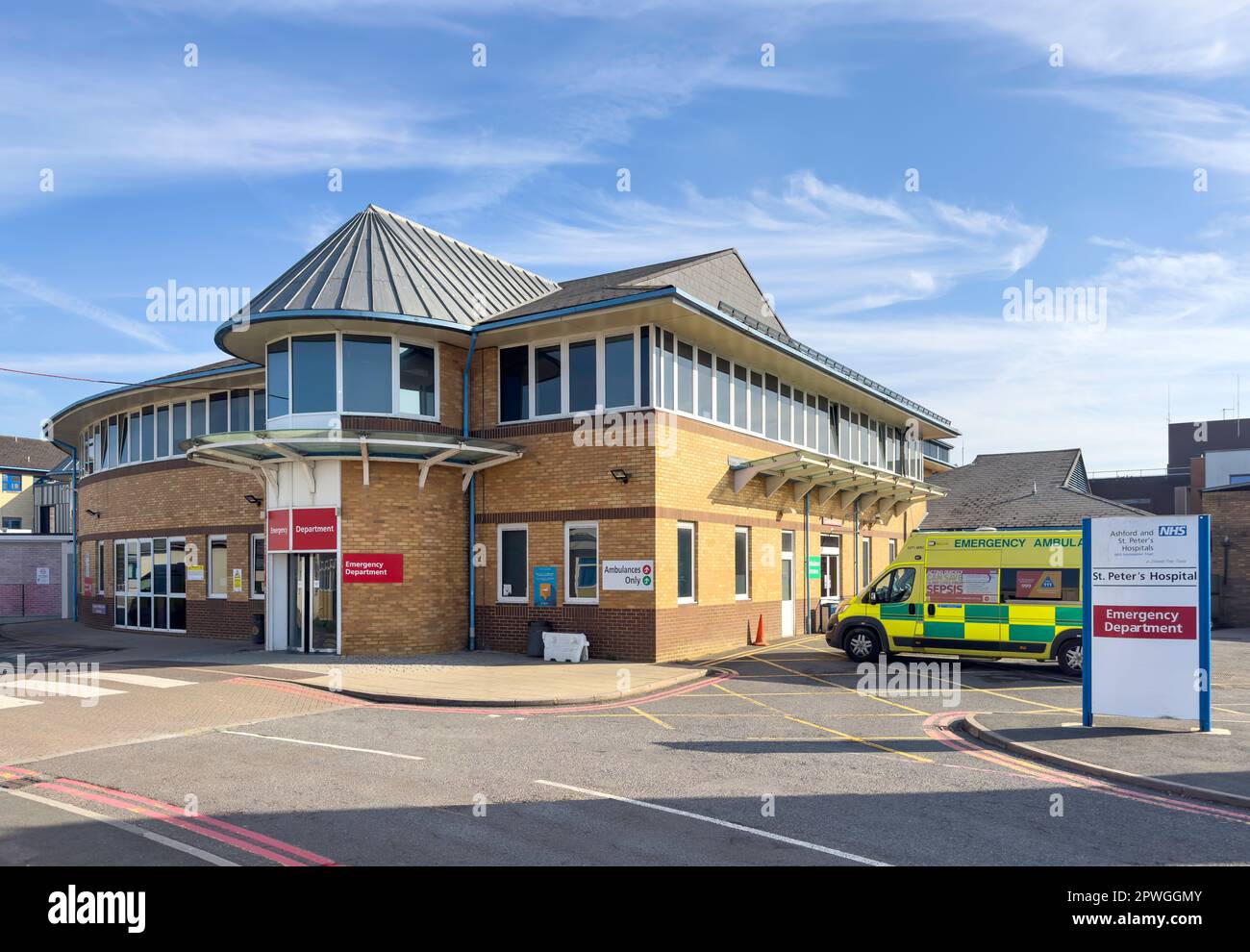 Unfall- und Notaufnahme, St. Peter's NHS Hospital, Guildford Road, Lyne, Surrey, England, Vereinigtes Königreich Stockfoto