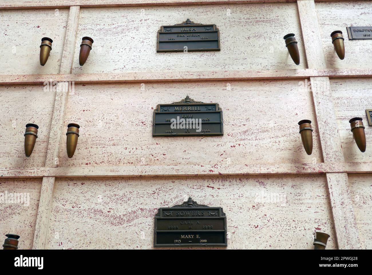 Los Angeles, Kalifornien, USA 29. April 2023 Schauspieler Frank Merrill Grab in Sanctuary of Peace in Abbey of the Psalms auf dem Hollywood Forever Cemetery am 29. April 2023 in Los Angeles, Kalifornien, USA. Foto: Barry King/Alamy Stock Photo Stockfoto