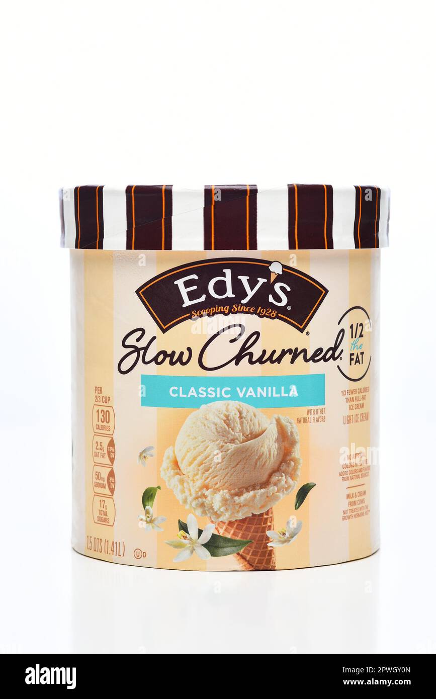 IRVINE, KALIFORNIEN - 29. April 2023: Eine Schachtel Edys klassisches Vanilla-Eis mit weniger Fett. Stockfoto