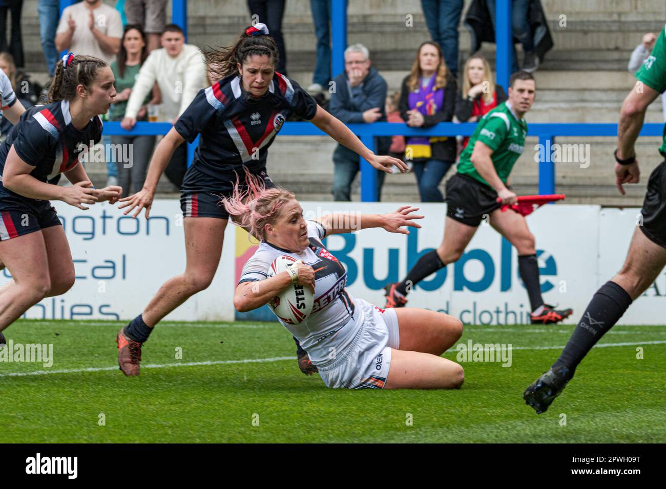 Halliwell Jones Stadium, Warrington, England. 29. April 2023 England gegen Frankreich, Frauen-Rugby-Liga, Mid-Season International. Kredit: Mark Percy Stockfoto