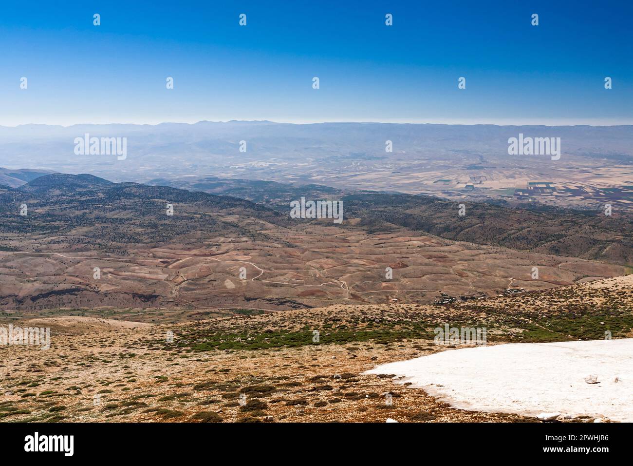 Bekaa Valley (Beqaa) und Anti-Libanon Mountains, aus Libanon Mountains (Ariz-Baalbek Road), Baalbek-Hermel Governorate, Libanon, naher Osten, Asien Stockfoto