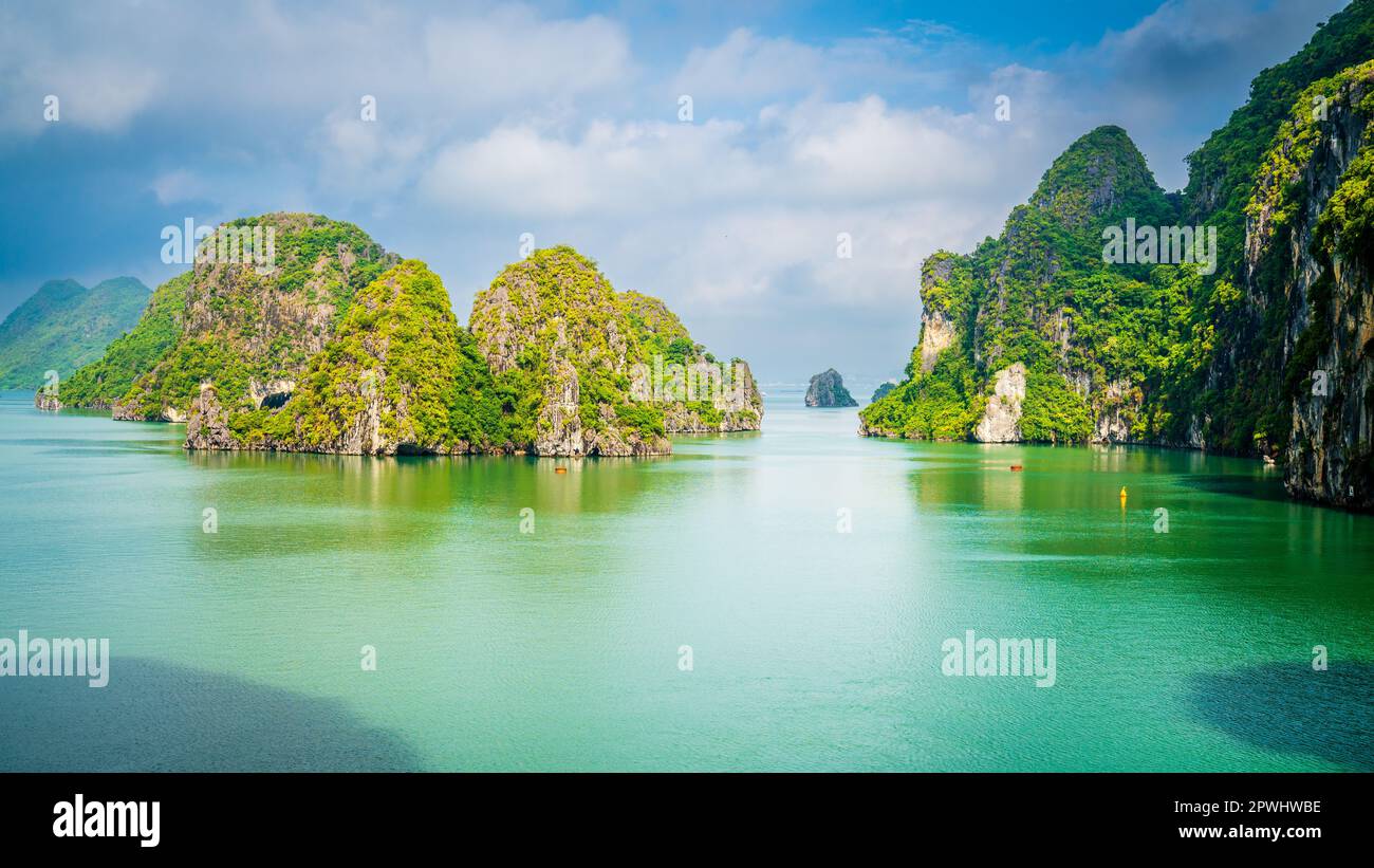 Malerische Meereslandschaft in der Ha Long Bay in Vietnam Stockfoto