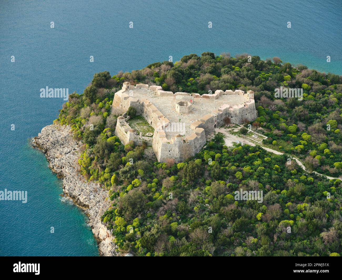 LUFTAUFNAHME. Schloss Porto Palermo. Kreis Vlorë, Albanien. Stockfoto