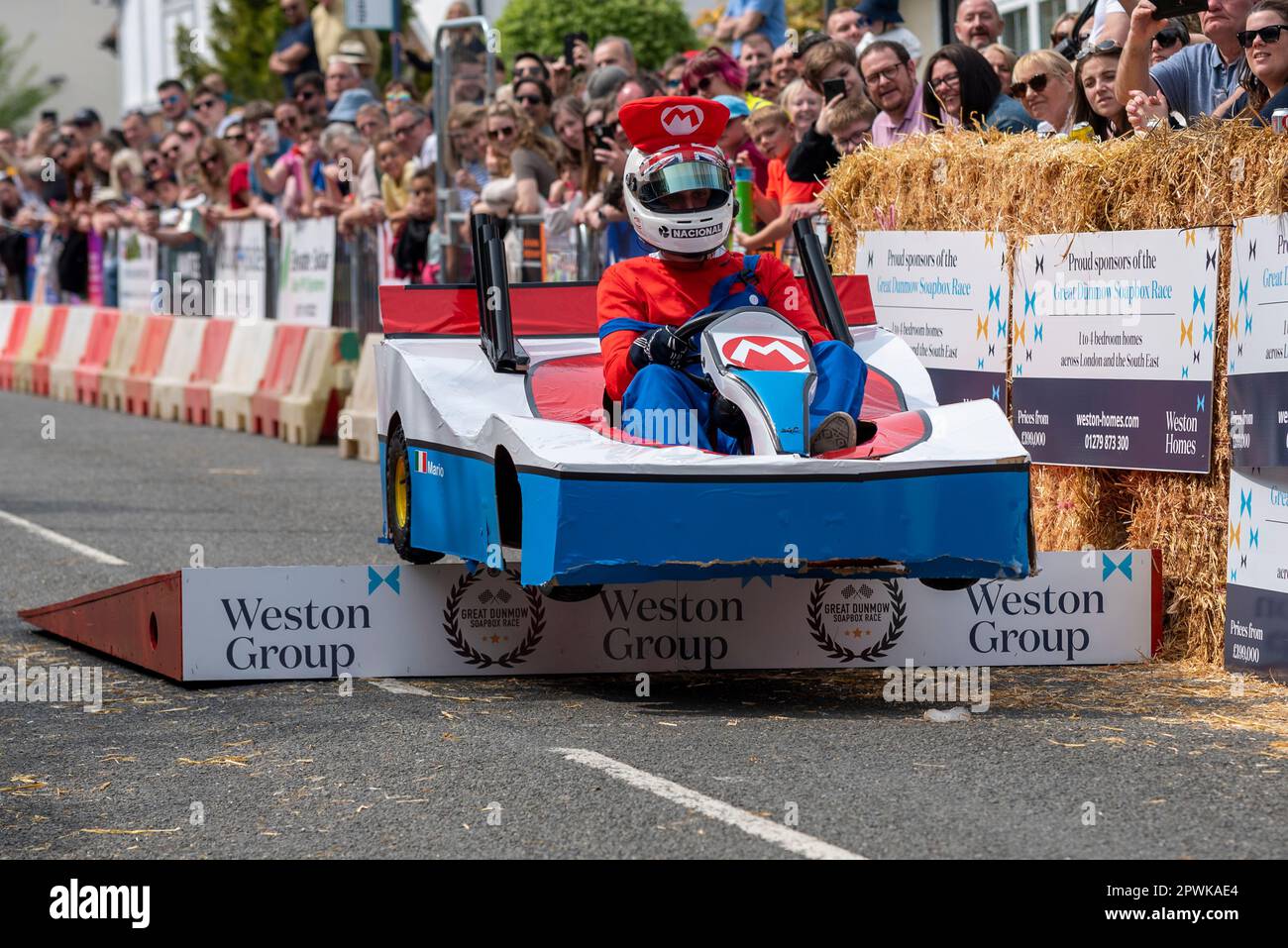 AWM Entry beim Great Dunmow Soapbox-Rennen 2023 in Essex, Großbritannien. Ich nehme die Sprungrampe. Noch schneller benannt als ein Williams Stockfoto