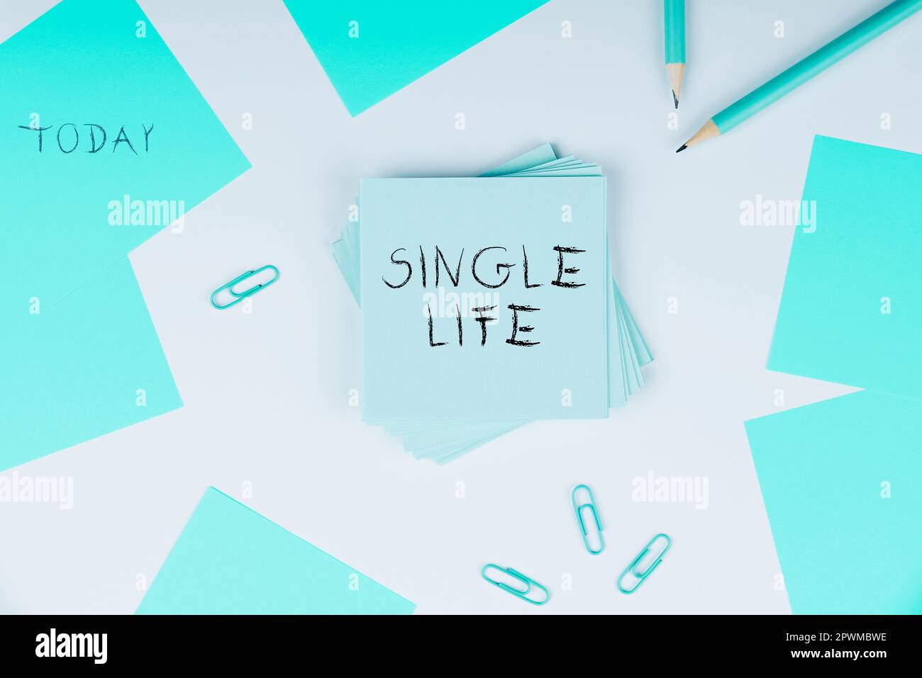 Begrifflicher Titel Single Life, Konzept bedeutet nicht jemandem oder etwas anderem geschworen Umarried Person Stockfoto