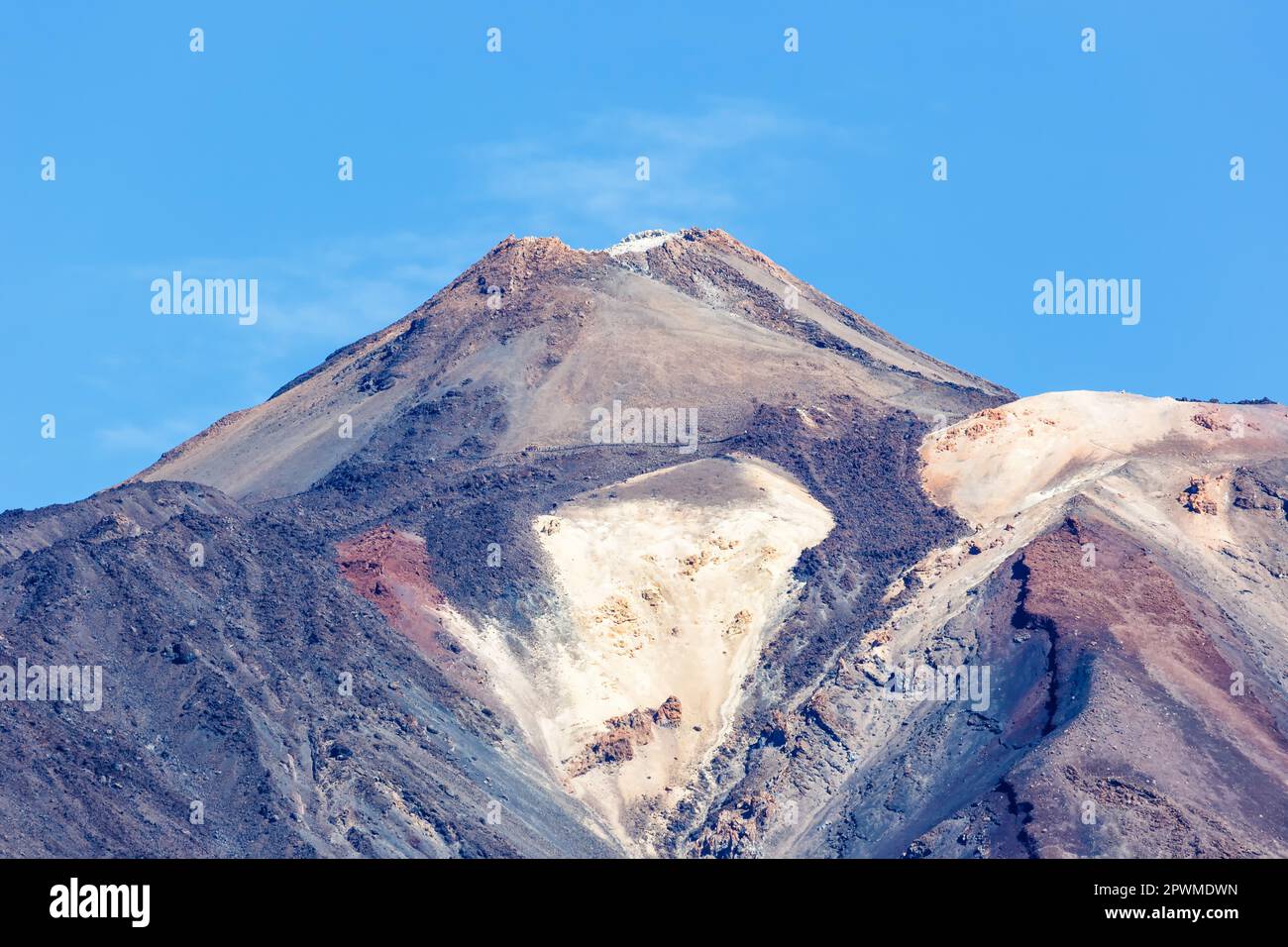Der Gipfel des Vulkans Teide auf der Insel Teneriffa auf den Kanarischen Inseln führt zum höchsten Berg in Spanien Stockfoto