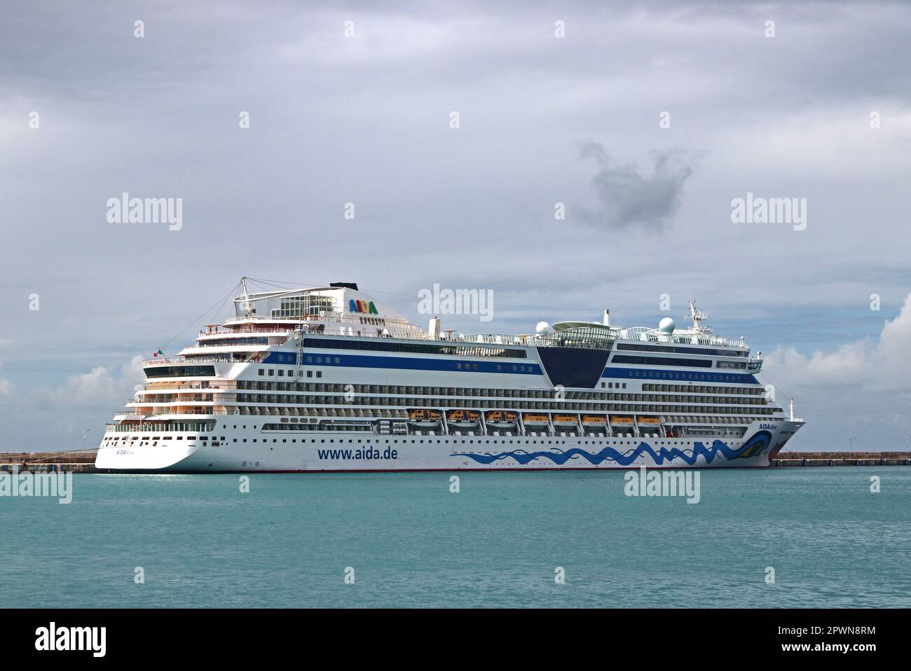 Kreuzfahrtschiff Aida Diva in Barbados vor Anker Stockfoto