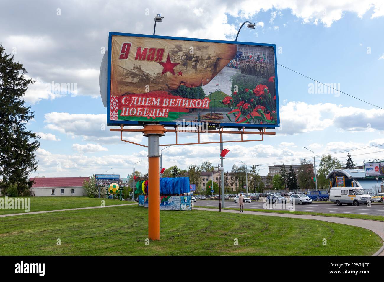 Grodno, Belarus 24. April 2023 Ein Plakat mit Glückwünschen zum