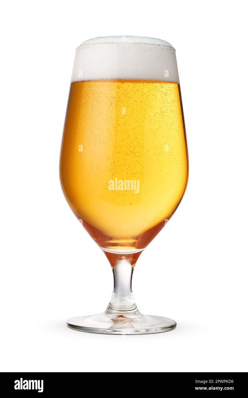 Ein Glas Bier mit Schaumstoffkappe auf weißem Hintergrund Stockfoto